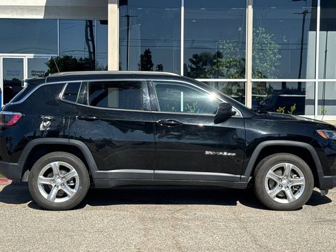Used 2024 Jeep Compass Latitude AWD/4WD image 3