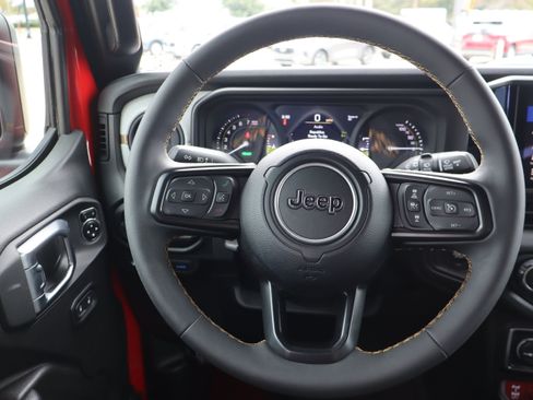 Used 2024 Jeep Wrangler Unlimited AWD/4WD image 14