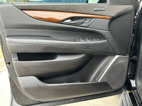 Used 2019 Cadillac Escalade Luxury w/ Escalade Sport Edition image 12