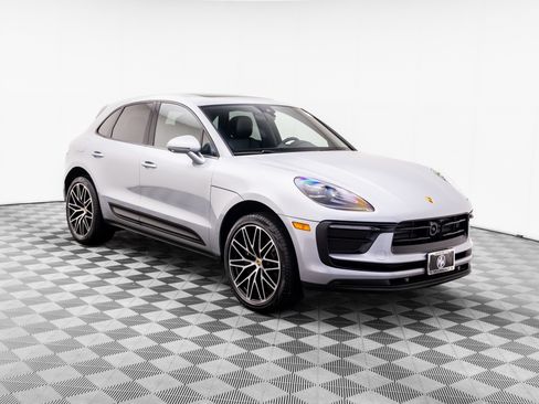 Certified 2026 Porsche Macan AWD/4WD image 6