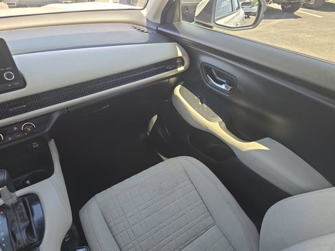 Certified 2025 Honda HR-V LX image 12