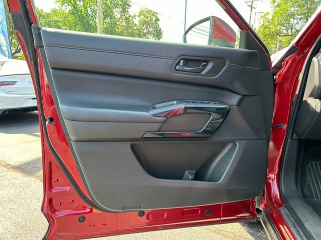 Certified 2024 Nissan Pathfinder SV w/ SV Premium Package AWD/4WD image 9