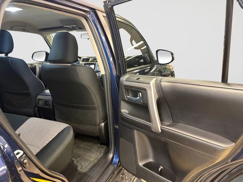 Used 2016 Toyota 4Runner SR5 AWD/4WD image 17