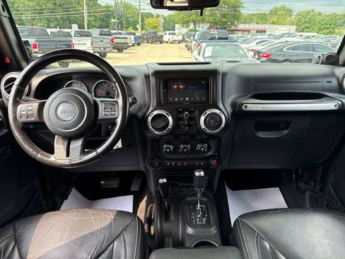 Used 2014 Jeep Wrangler Unlimited Rubicon w/ Connectivity Group AWD/4WD image 32