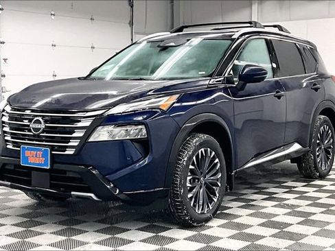 New 2025 Nissan Rogue Platinum image 3