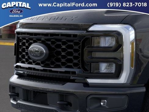 New 2026 Ford F250 Lariat w/ Black Appearance Package AWD/4WD image 17