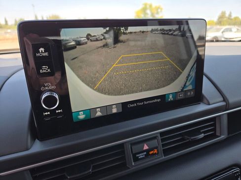 New 2025 Honda Pilot Touring image 13