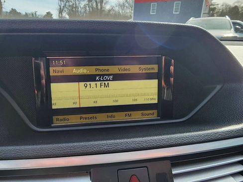 Used 2010 Mercedes-Benz E 350 4MATIC Sedan image 22