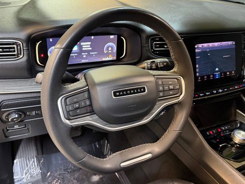 Used 2022 Jeep Wagoneer Series II w/ Premium Group I image 4