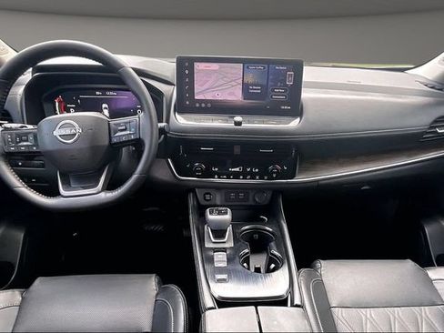 Used 2025 Nissan Rogue Platinum FWD image 14