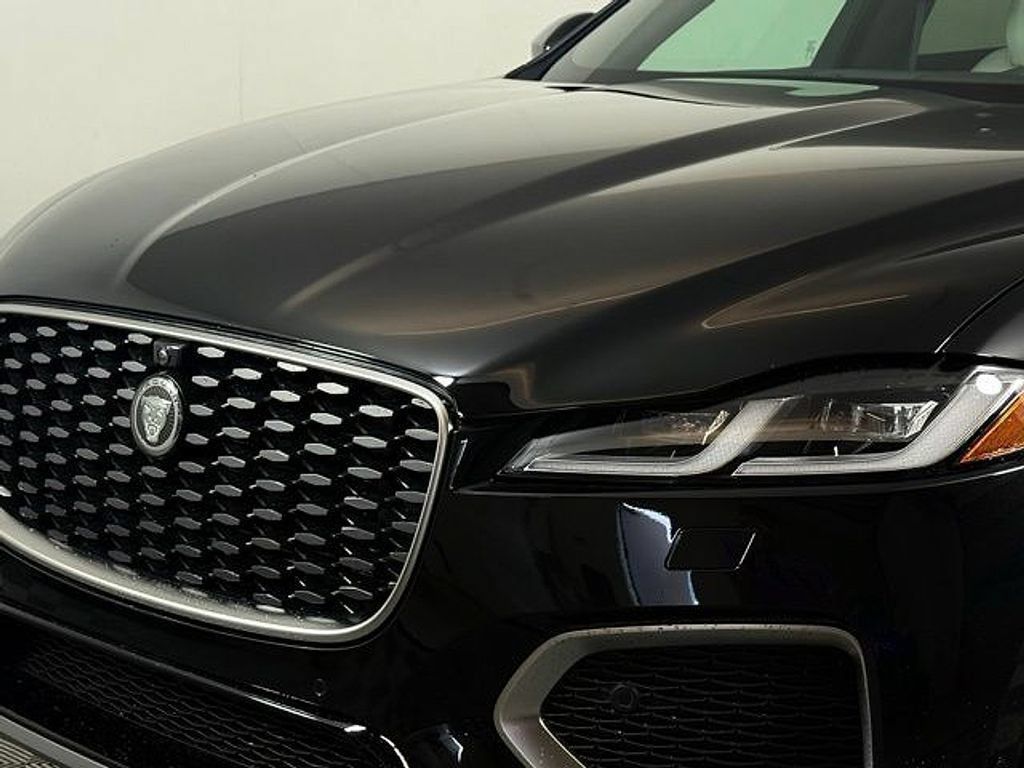 Certified 2026 Jaguar F-PACE R-Dynamic S AWD/4WD image 12