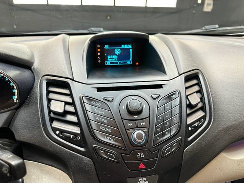Used 2014 Ford Fiesta SE FWD image 12