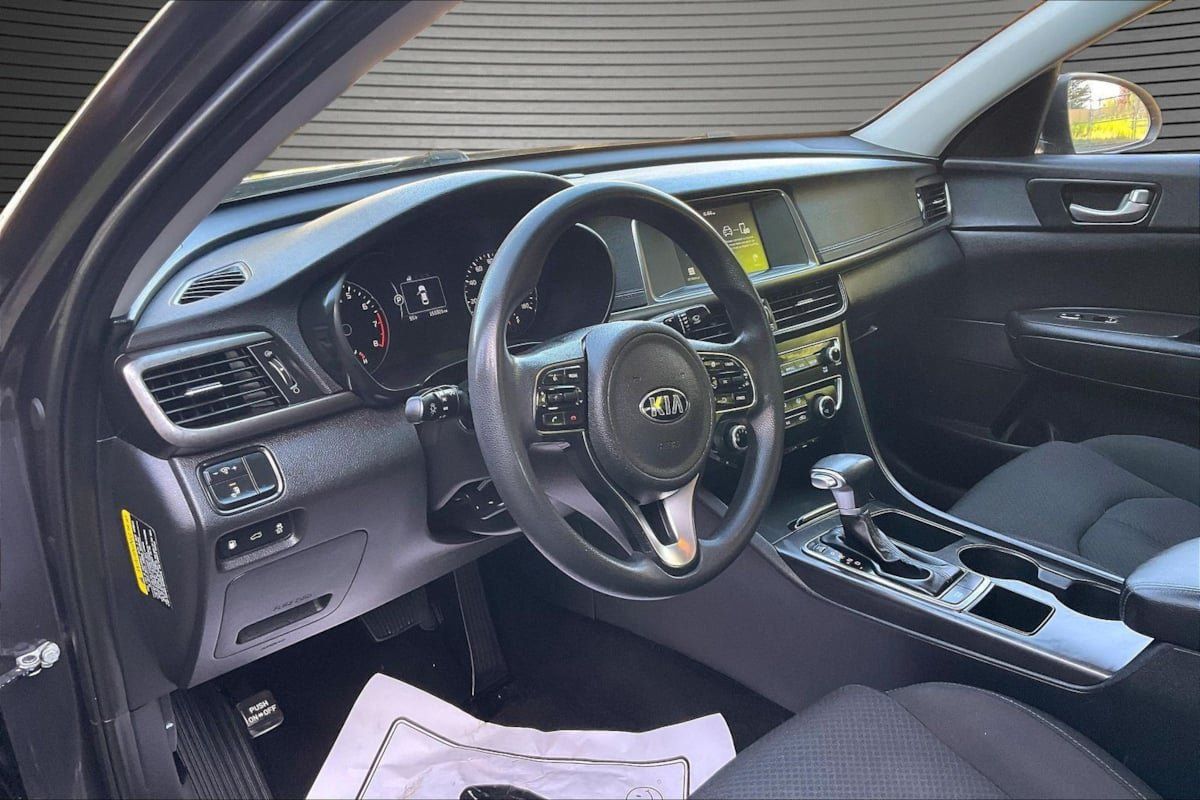 Used 2018 Kia Optima LX FWD image 16