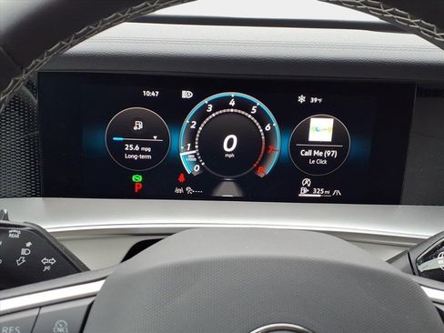 Used 2025 Volkswagen Tiguan SE image 23