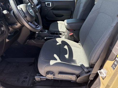 Used 2025 Jeep Wrangler Sport image 12