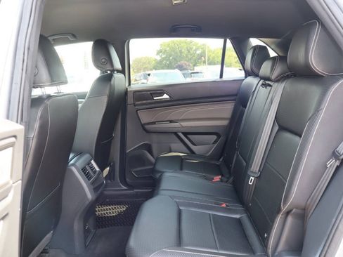 Used 2023 Volkswagen Atlas Cross Sport SE AWD/4WD image 7