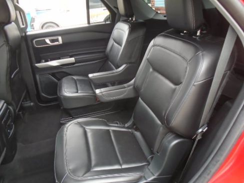 Used 2023 Ford Explorer XLT w/ Equipment Group 202A AWD/4WD image 3