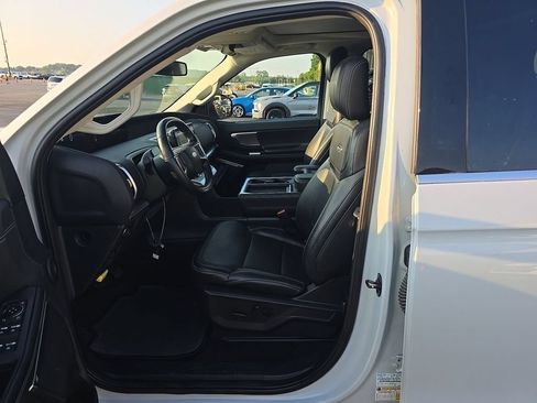 Used 2025 Ford Expedition Platinum AWD/4WD image 5