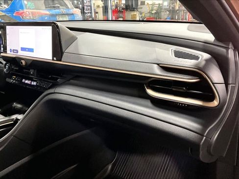 Used 2023 Toyota Crown Platinum image 18