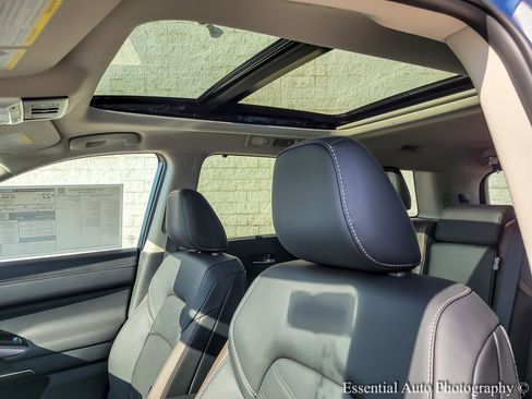 New 2025 Nissan Pathfinder Platinum image 9