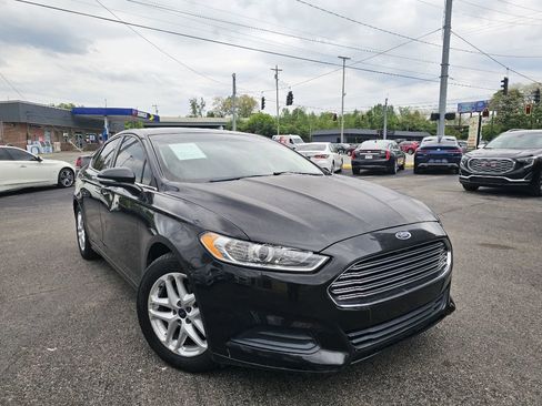 Used 2015 Ford Fusion SE FWD image 3
