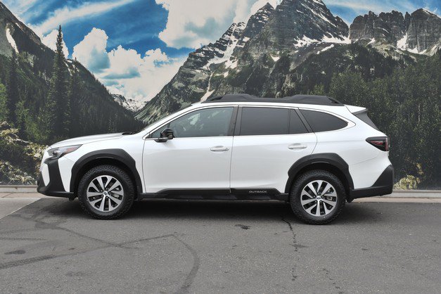 Used 2024 Subaru Outback Premium AWD/4WD image 7
