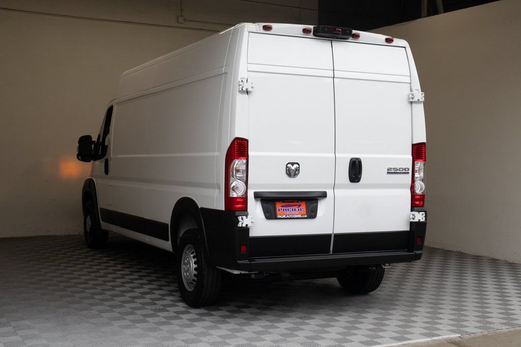Used 2025 RAM ProMaster 2500 w/ Convenience Group FWD image 9