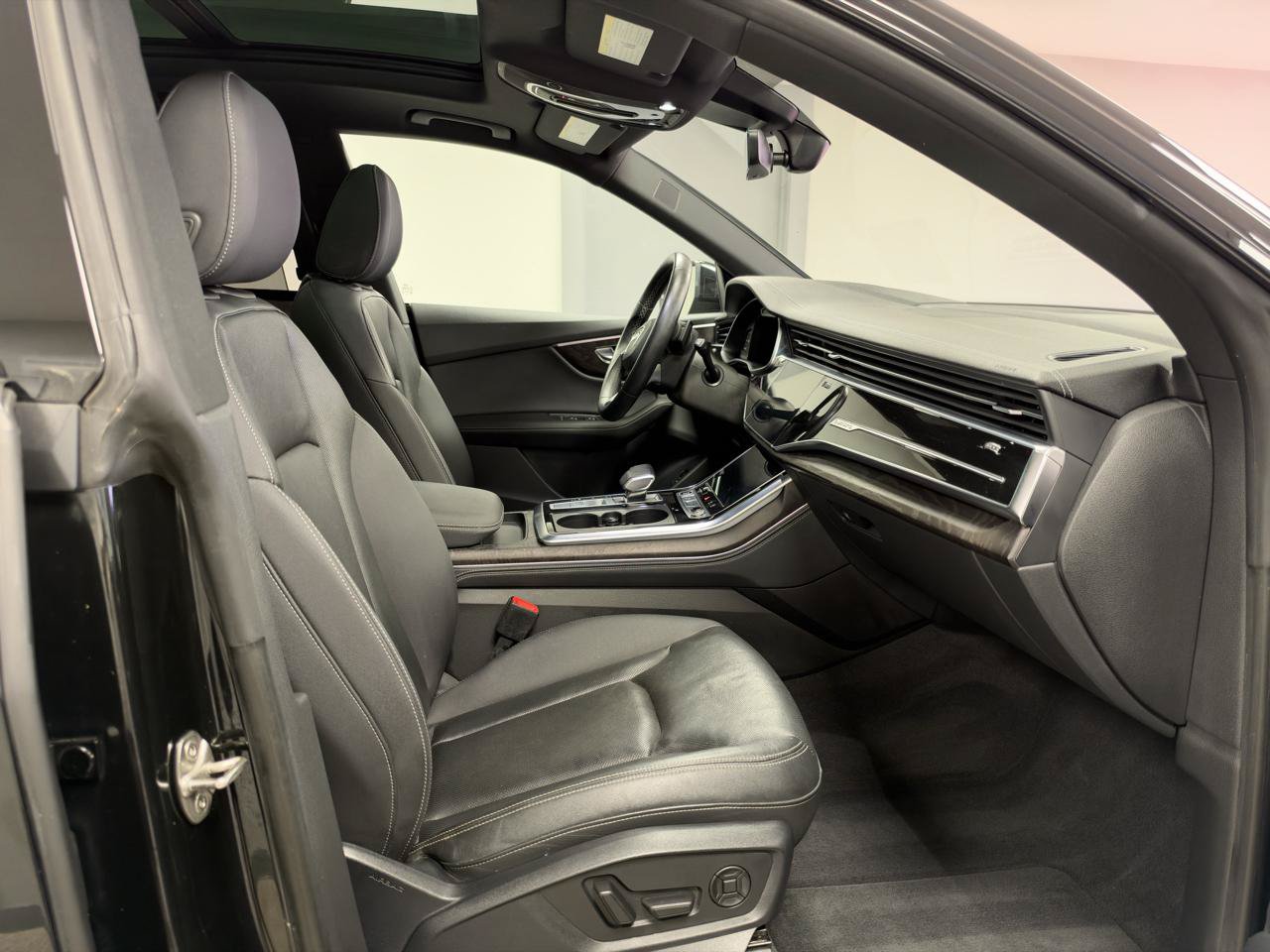 Used 2023 Audi Q8 Prestige w/ Prestige Package AWD/4WD image 10