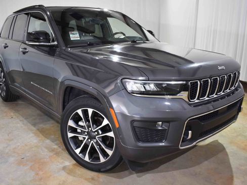 Used 2023 Jeep Grand Cherokee Overland w/ Adv Protech Group III image 3