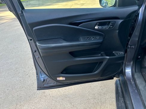 Used 2016 Honda Pilot Touring image 11