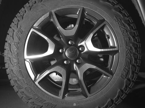 Used 2025 Jeep Compass Trailhawk AWD/4WD image 15