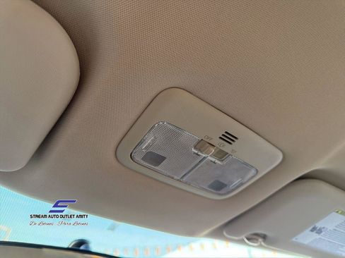 Used 2016 Toyota Corolla LE image 32