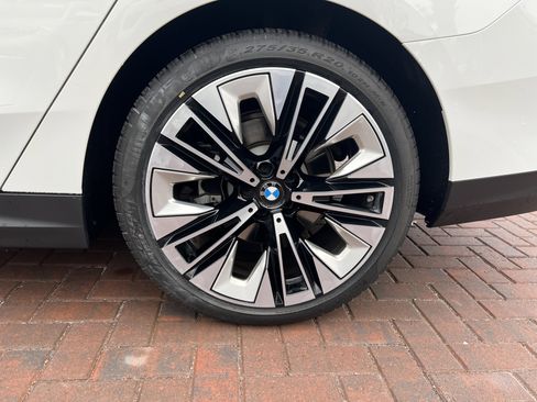 Used 2025 BMW 530i image 13