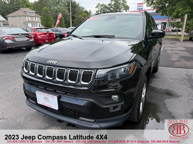 Used 2023 Jeep Compass Latitude AWD/4WD image 3
