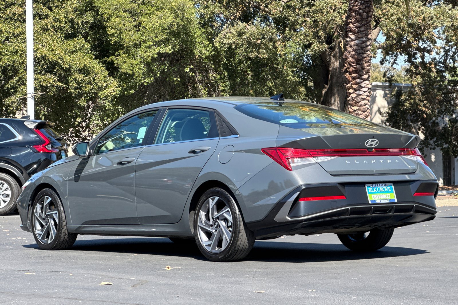 Used 2025 Hyundai Elantra Limited FWD image 5