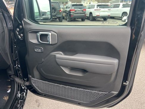 New 2026 Jeep Gladiator Sport image 10