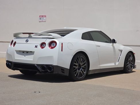 Used 2016 Nissan GT-R Premium AWD/4WD image 5
