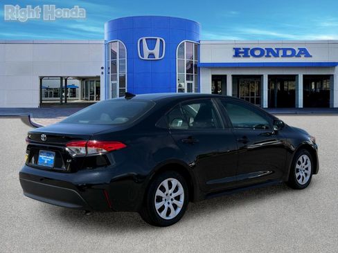 Used 2024 Toyota Corolla LE image 8