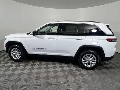 Used 2023 Jeep Grand Cherokee Laredo w/ Luxury Tech Group I AWD/4WD image 5