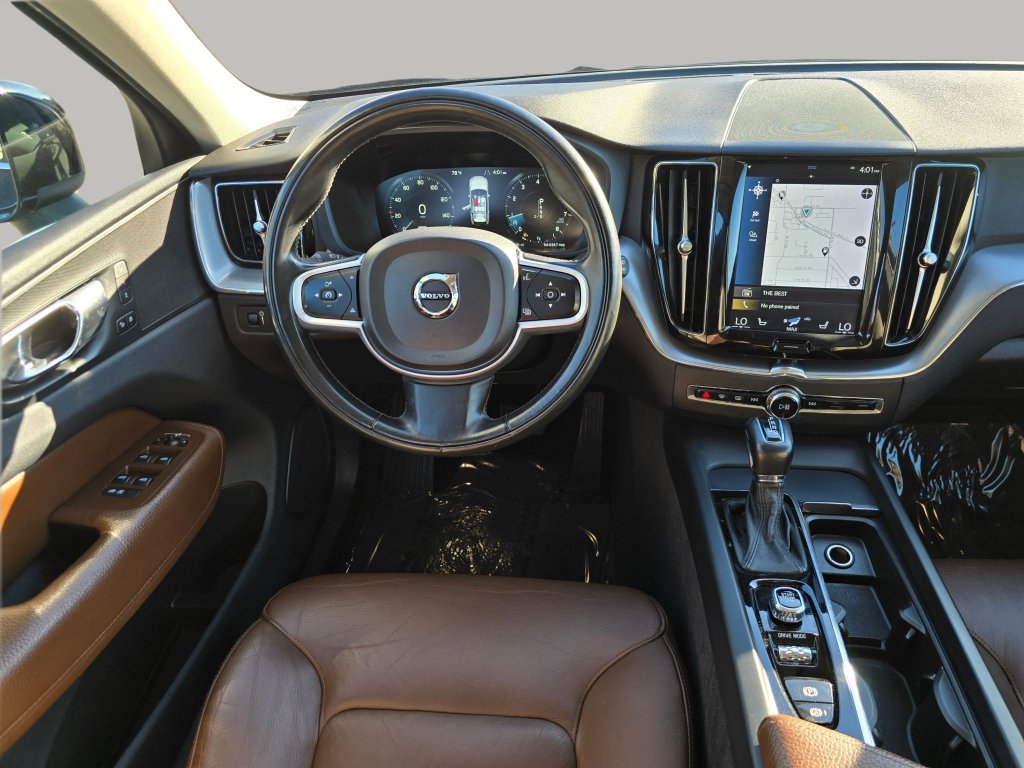 Used 2018 Volvo XC60 T5 Momentum w/ Convenience Package AWD/4WD image 3
