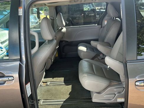 Used 2015 Toyota Sienna XLE w/ XLE Navigation Package AWD/4WD image 18