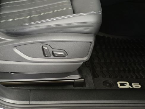 Certified 2025 Audi Q5 Premium w/ Convenience Plus Package image 10
