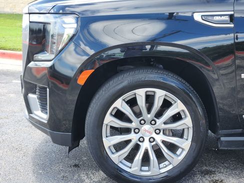 Used 2021 GMC Yukon Denali w/ Denali Premium Package AWD/4WD image 8
