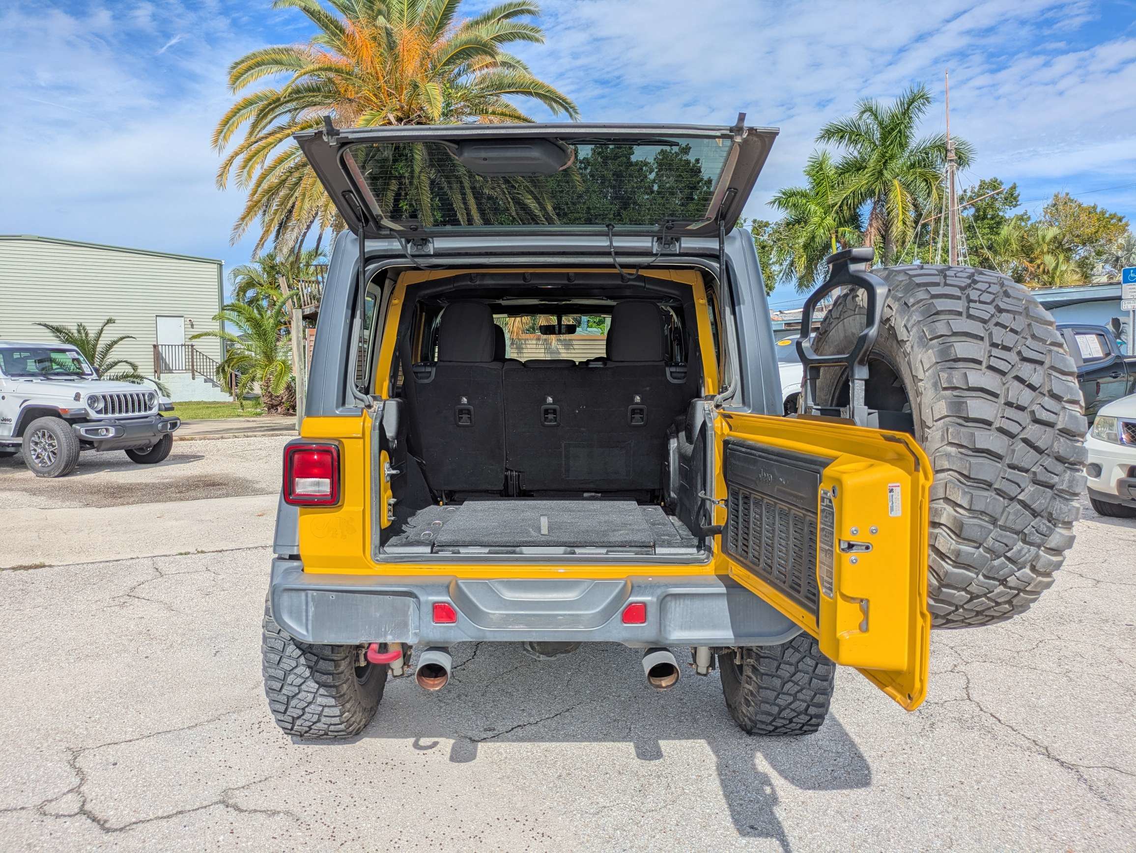 Used 2018 Jeep Wrangler Unlimited Rubicon AWD/4WD image 31