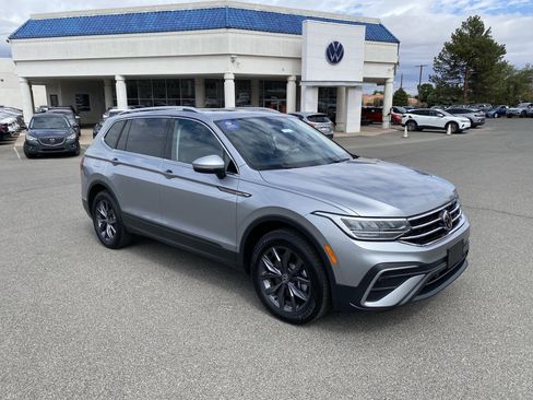 Certified 2023 Volkswagen Tiguan SE w/ Panoramic Sunroof Package FWD image 46