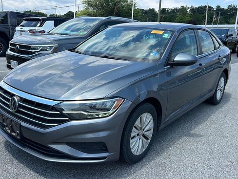 Used 2019 Volkswagen Jetta SE FWD image 1