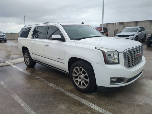 Used 2015 GMC Yukon XL Denali image 2