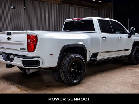 Used 2024 Chevrolet Silverado 3500 High Country w/ High Country Premium Package image 9