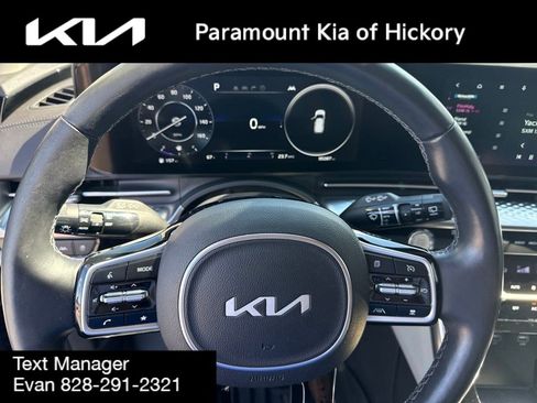 Used 2023 Kia Carnival SX Prestige FWD image 39