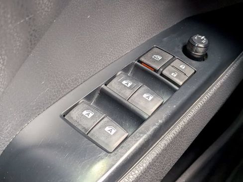 Used 2020 Toyota Camry SE FWD image 21
